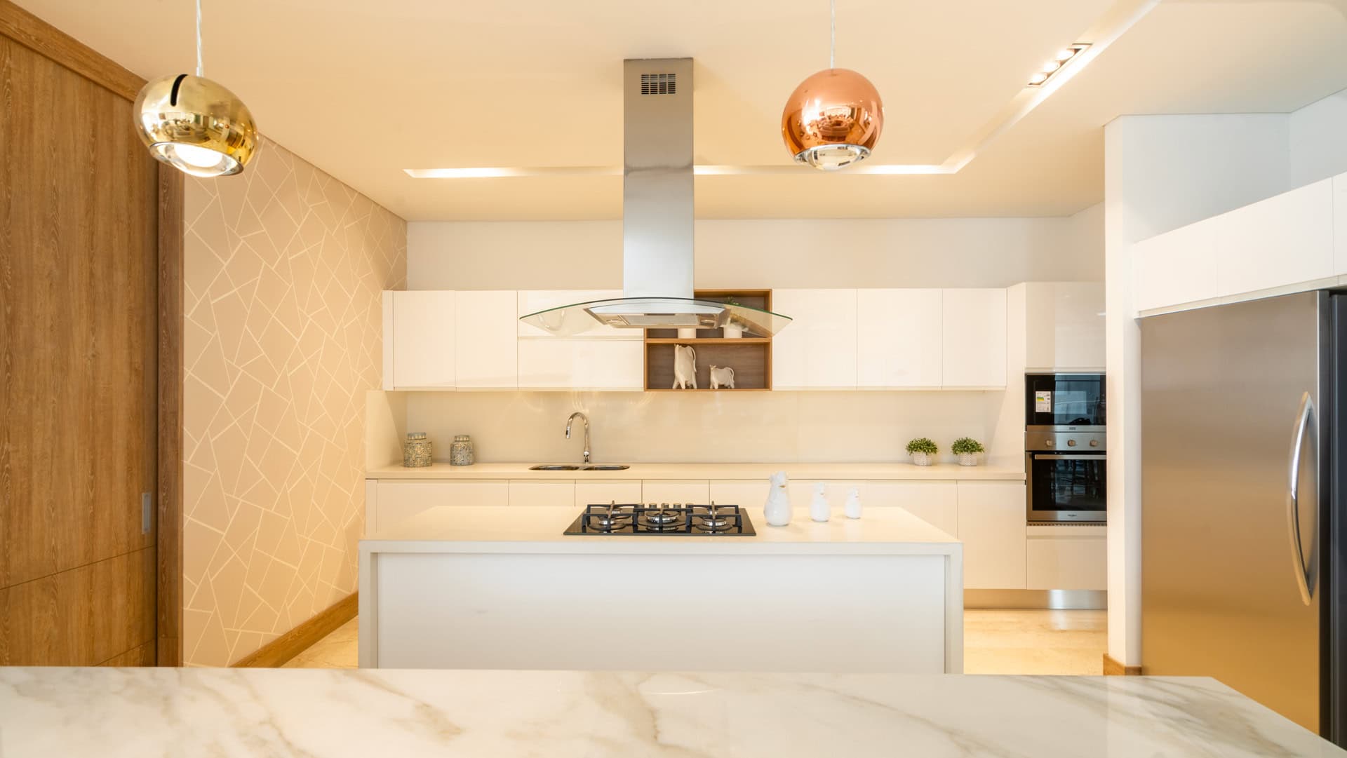 Meson_Quarztone®_blanco_Extra_isla_Gramarston®-_Ducal_Gold_by_Ascale_Cocina_Paragom_Glam_Line_Italian_kitchen®-9 (1)